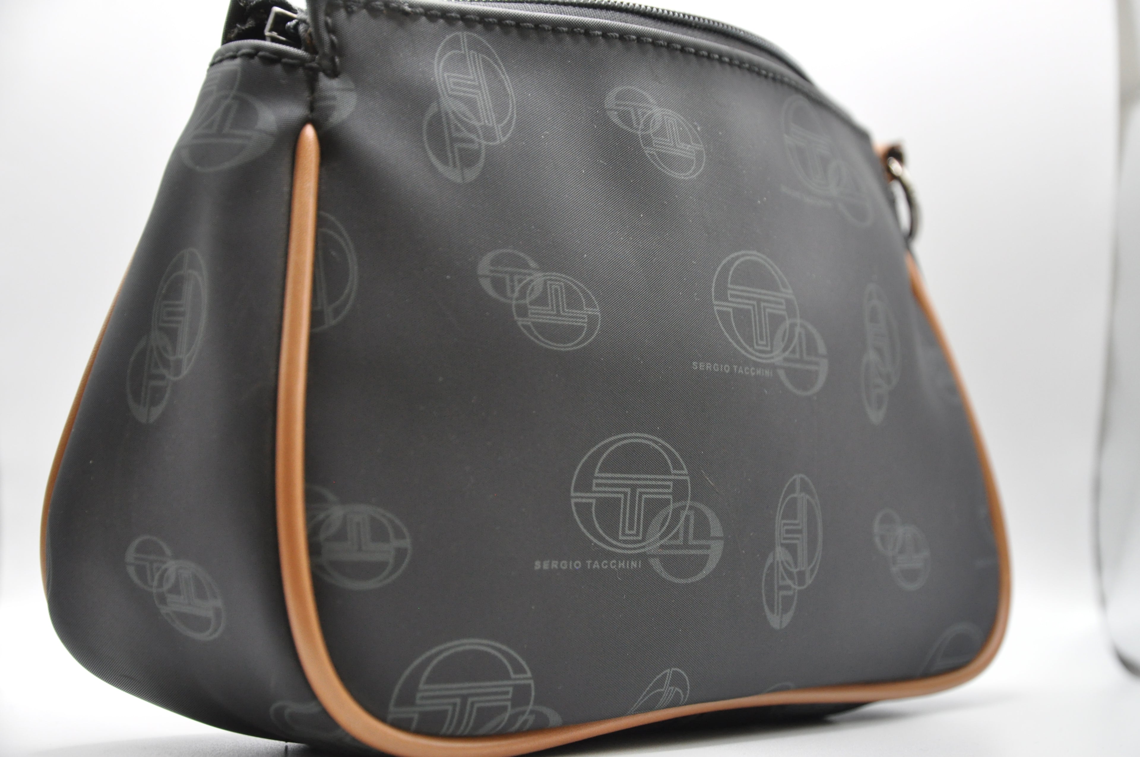 Sergio tacchini bag in Schwarz-Braun.