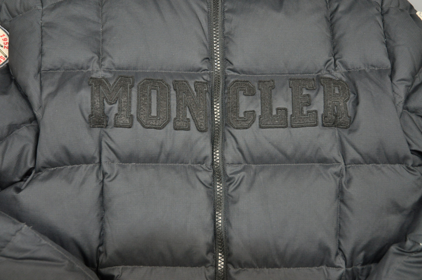 Moncler Puffer jacket (S)