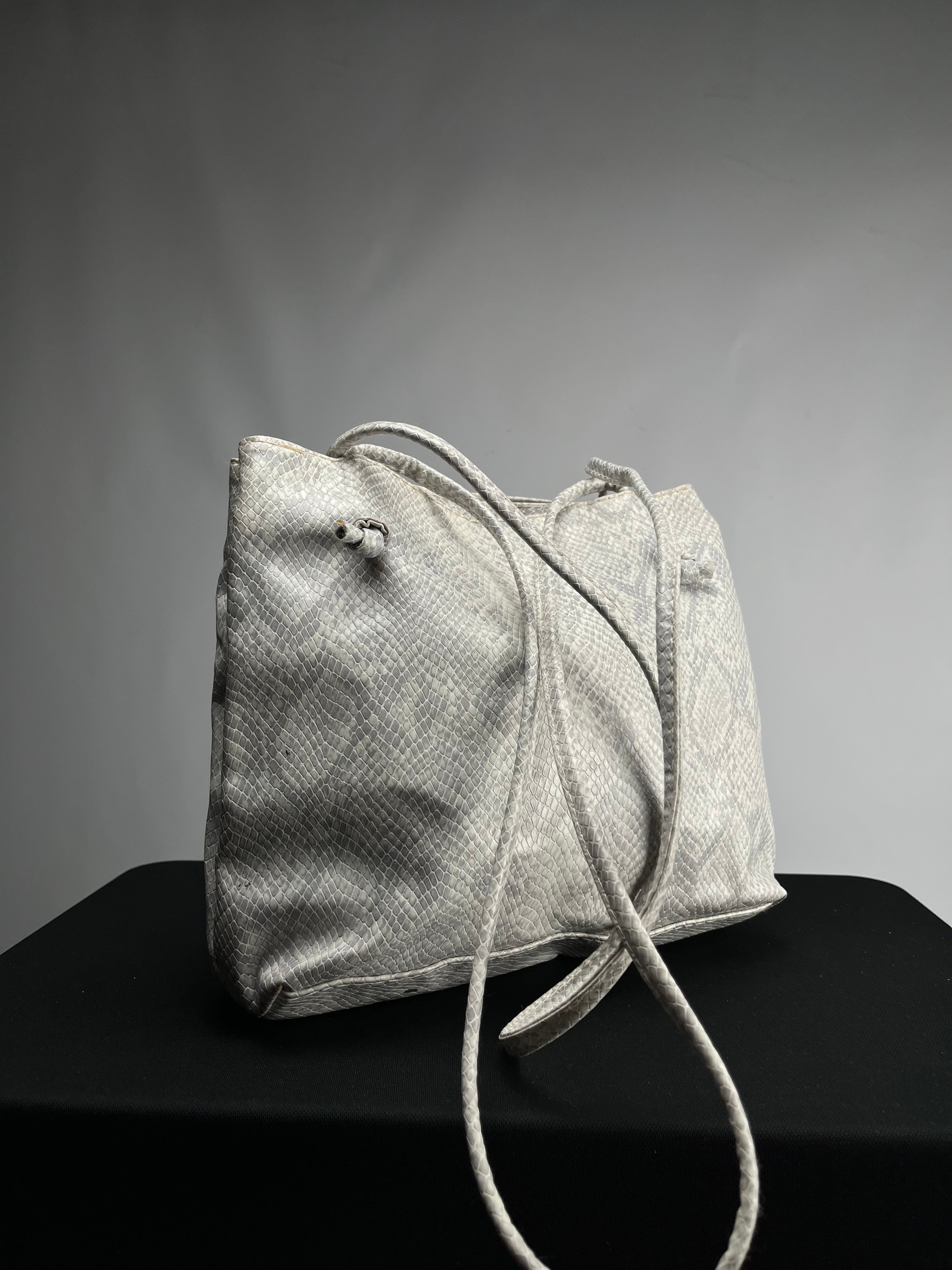 Handtasche in Schlangenleder Optik